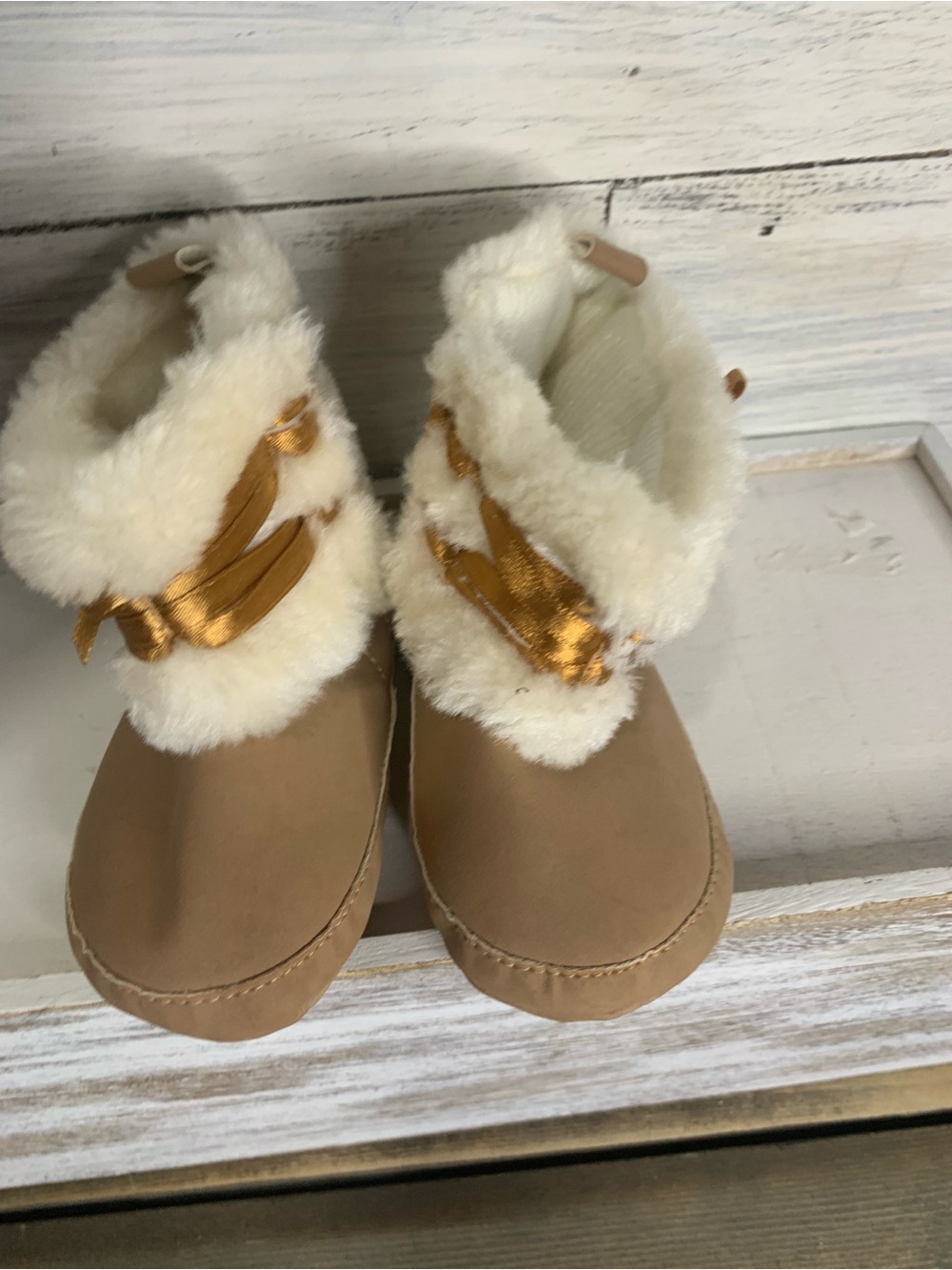 Source Unknown Tan Kids Boots with White Faux Fur and Gold Ribbon